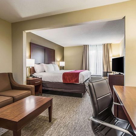Comfort Inn & Suites Greenwood Near University Εξωτερικό φωτογραφία