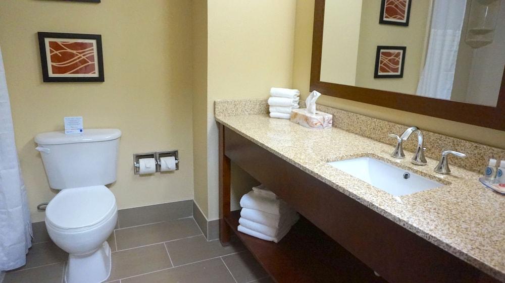 Comfort Inn & Suites Greenwood Near University Εξωτερικό φωτογραφία