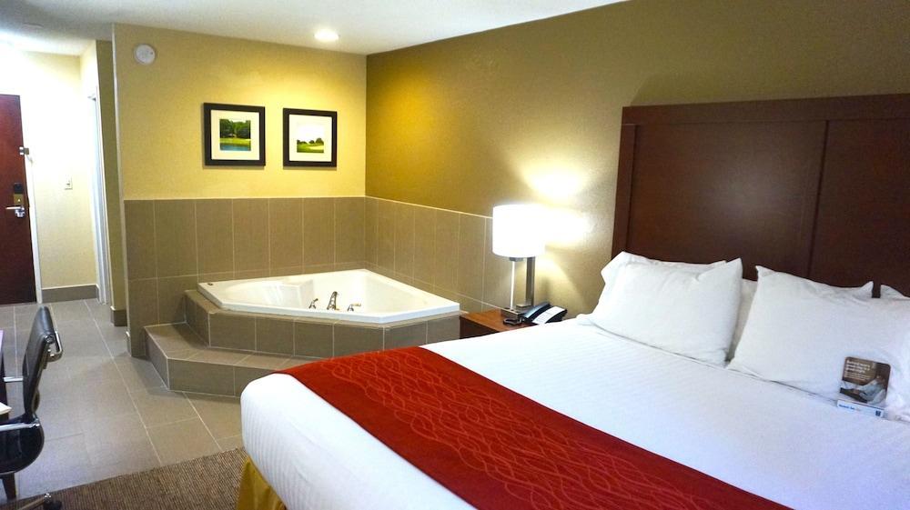 Comfort Inn & Suites Greenwood Near University Εξωτερικό φωτογραφία