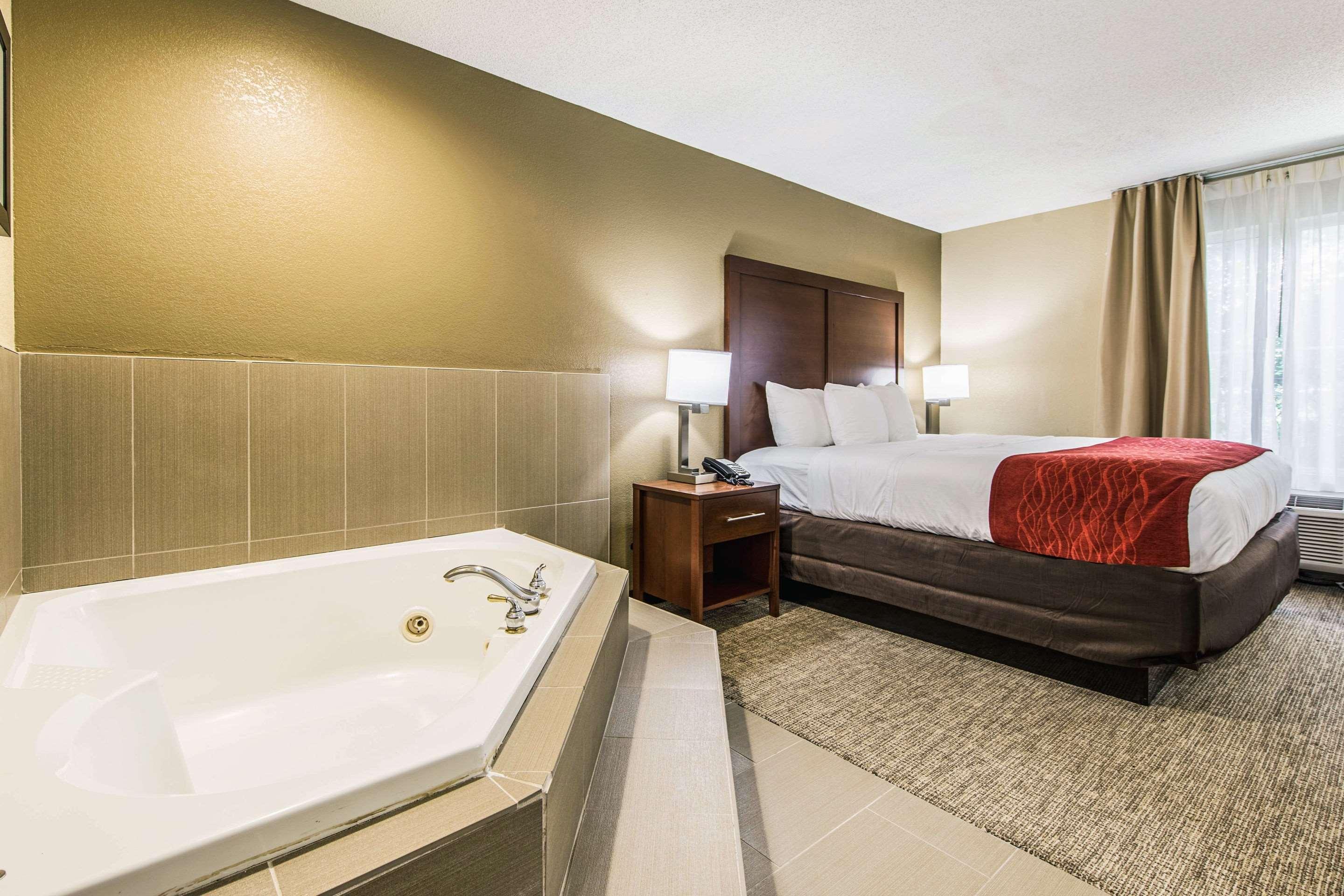Comfort Inn & Suites Greenwood Near University Εξωτερικό φωτογραφία