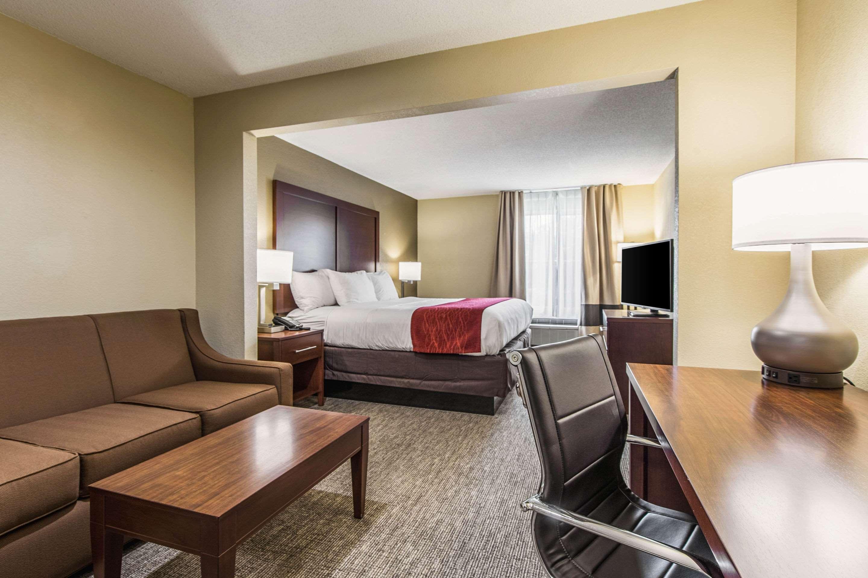Comfort Inn & Suites Greenwood Near University Εξωτερικό φωτογραφία