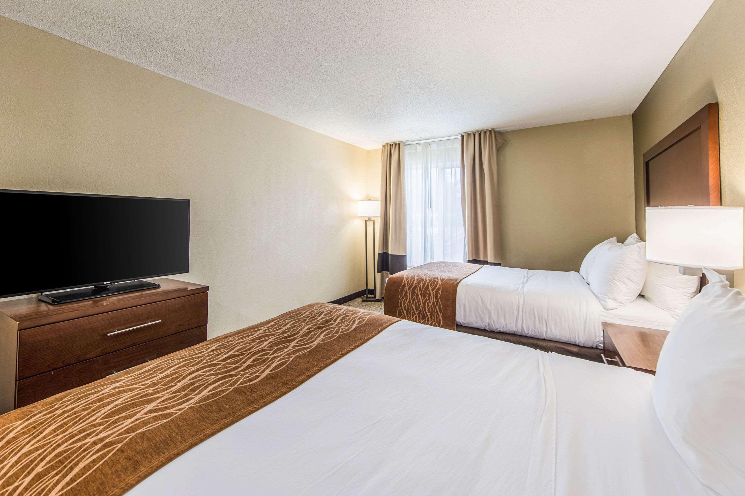 Comfort Inn & Suites Greenwood Near University Εξωτερικό φωτογραφία