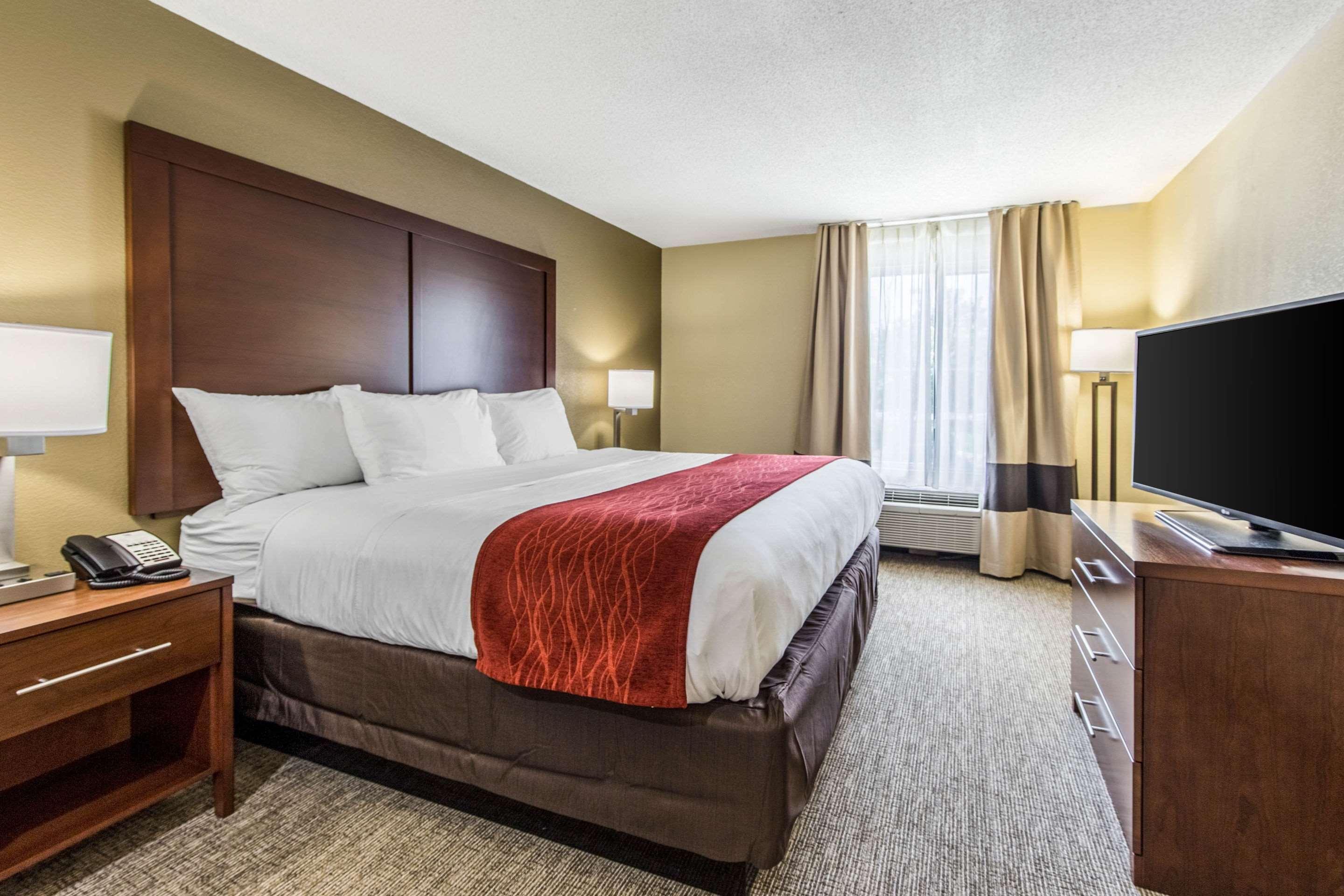Comfort Inn & Suites Greenwood Near University Εξωτερικό φωτογραφία