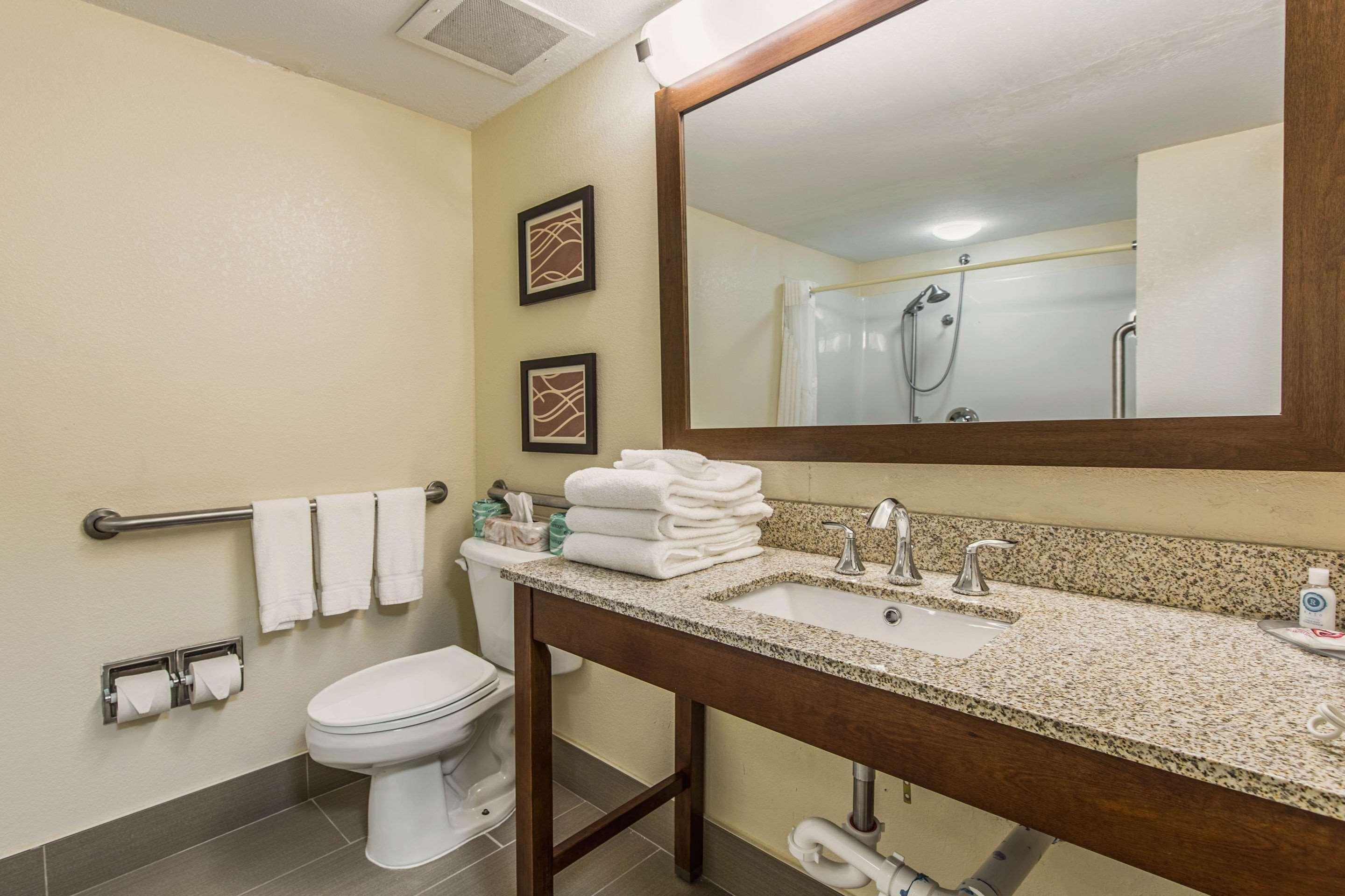 Comfort Inn & Suites Greenwood Near University Εξωτερικό φωτογραφία