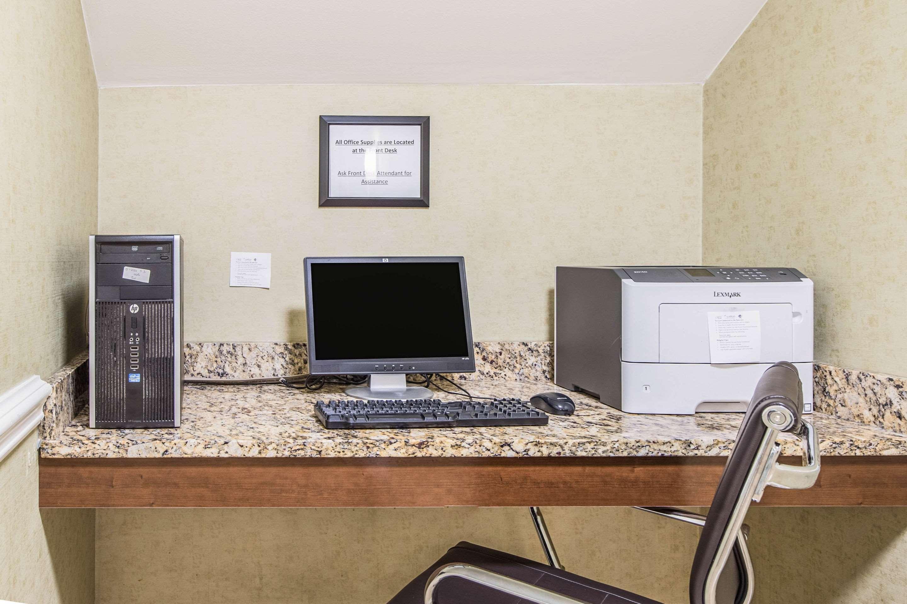Comfort Inn & Suites Greenwood Near University Εξωτερικό φωτογραφία