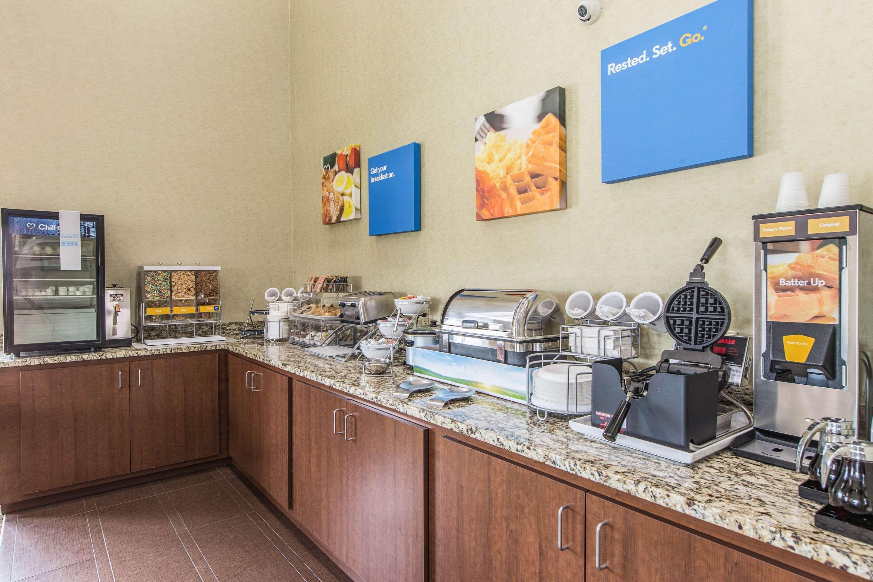 Comfort Inn & Suites Greenwood Near University Εξωτερικό φωτογραφία