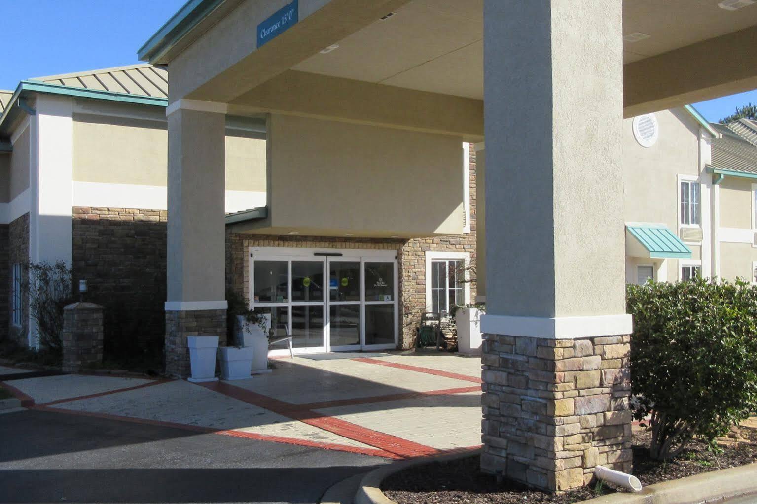 Comfort Inn & Suites Greenwood Near University Εξωτερικό φωτογραφία